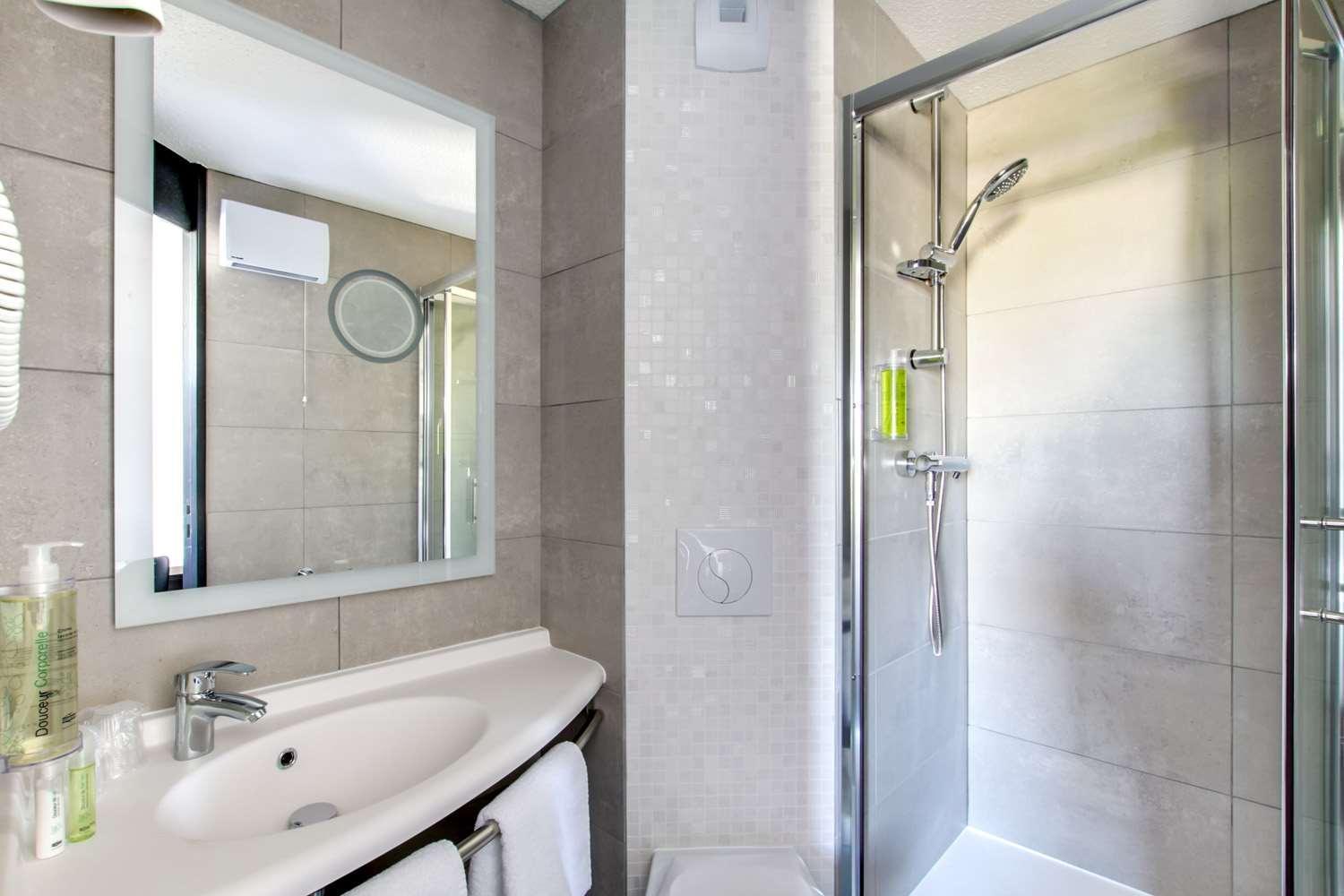Brit Hotel Reims La Neuvillette Экстерьер фото