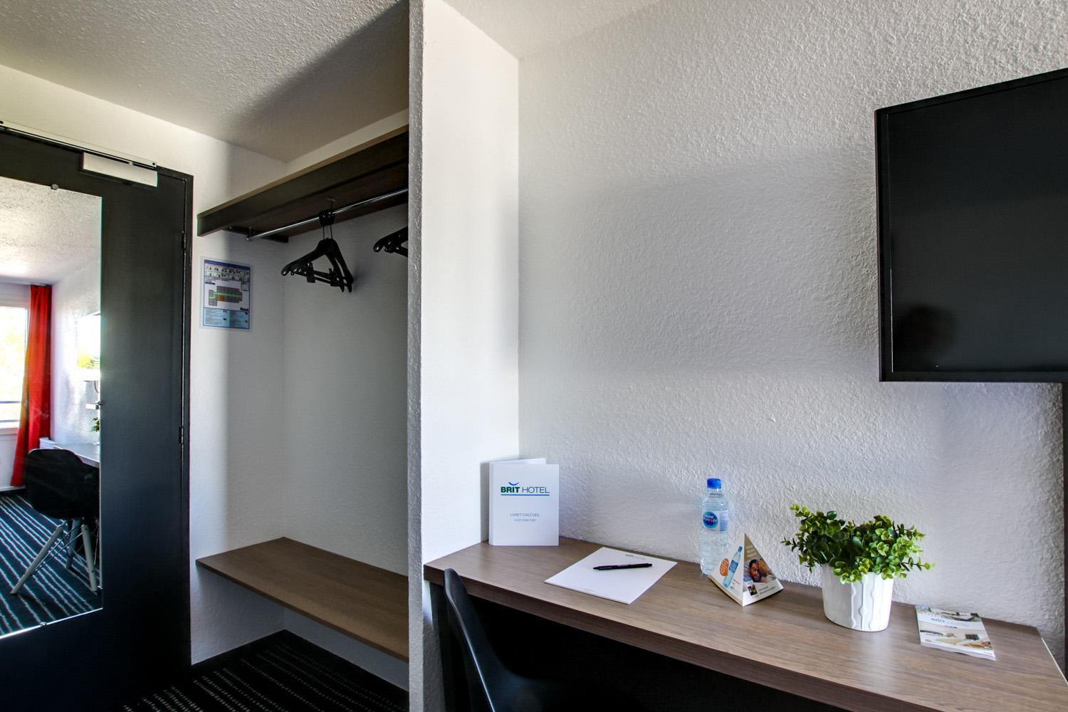 Brit Hotel Reims La Neuvillette Экстерьер фото