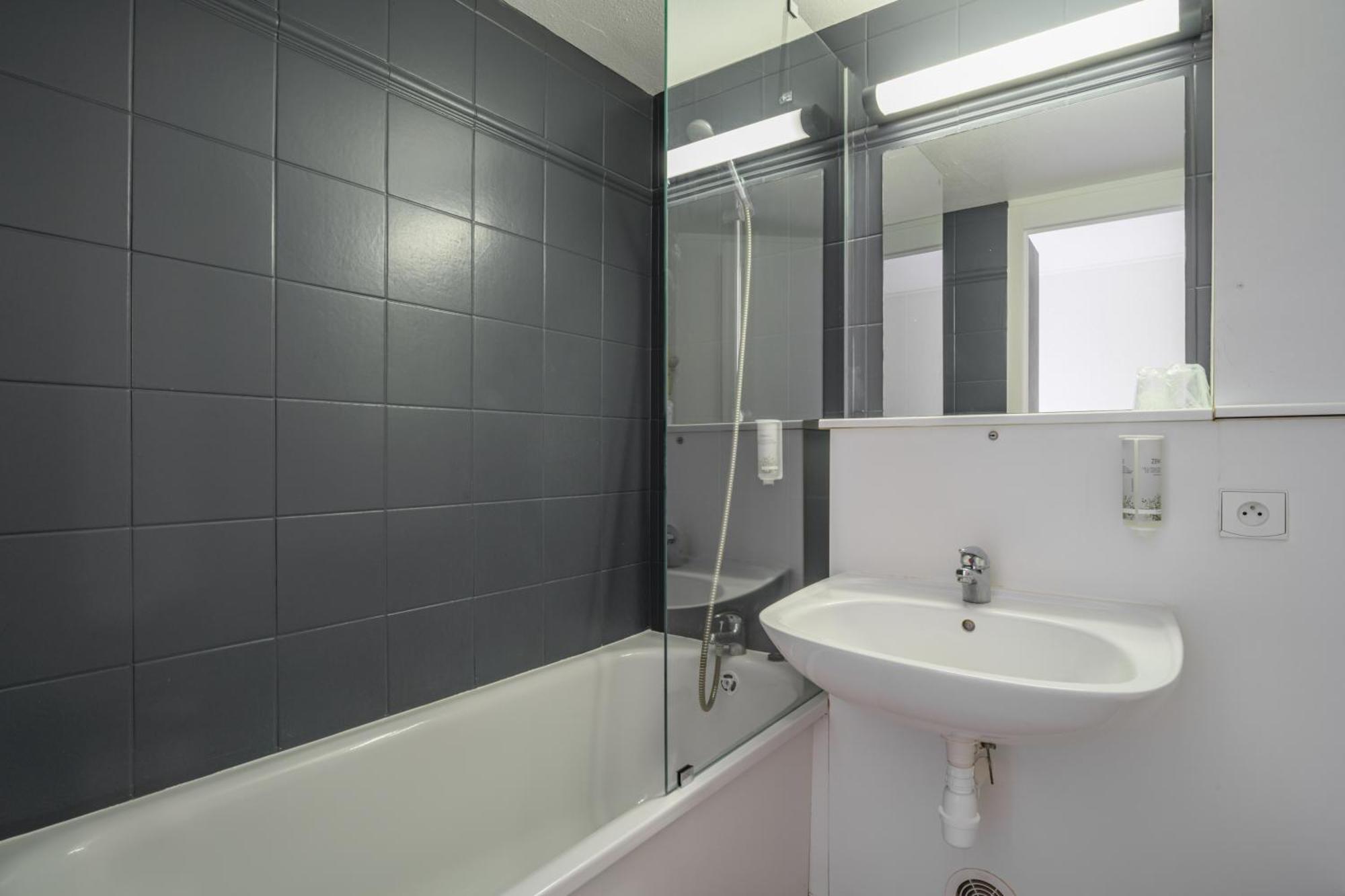 Brit Hotel Reims La Neuvillette Экстерьер фото