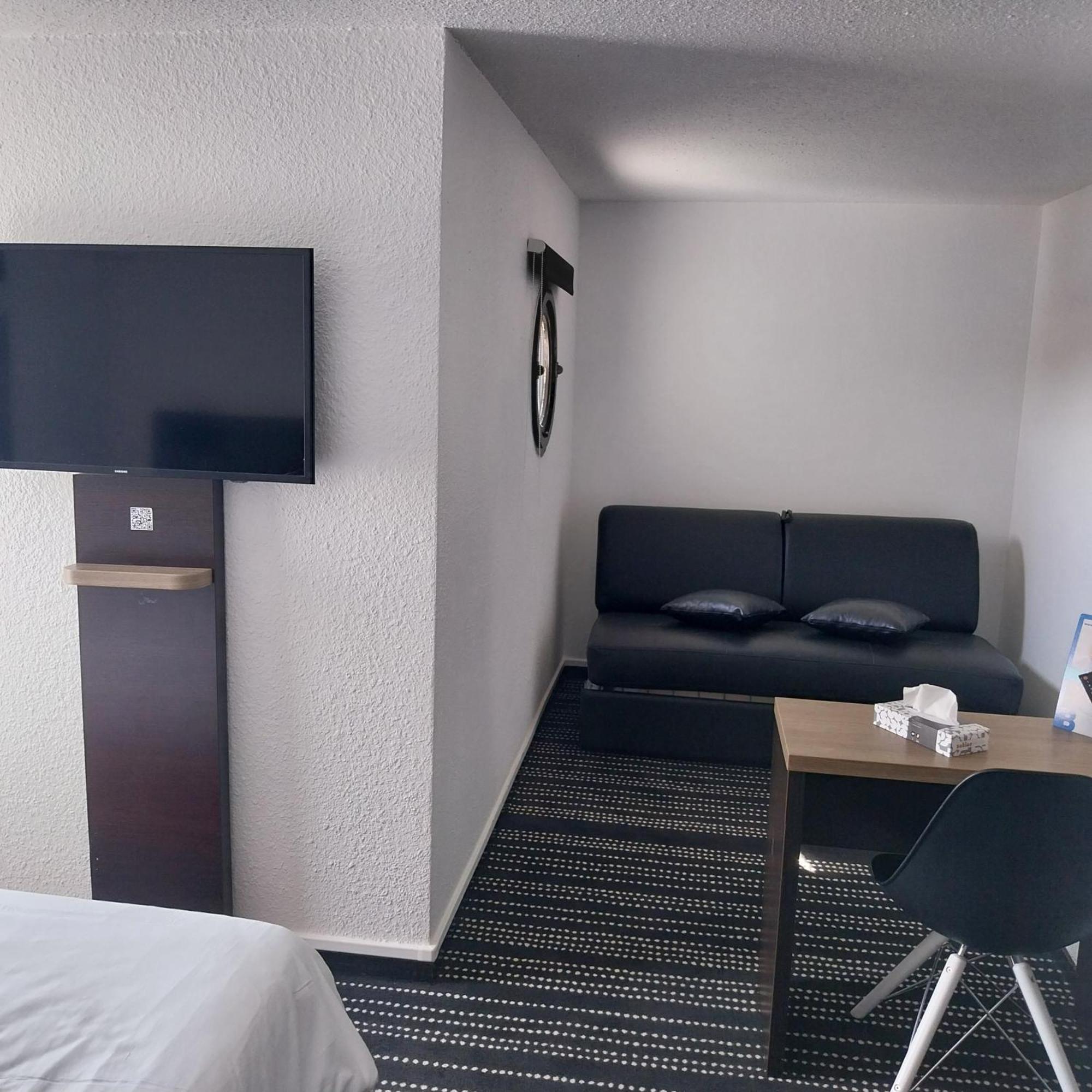 Brit Hotel Reims La Neuvillette Экстерьер фото