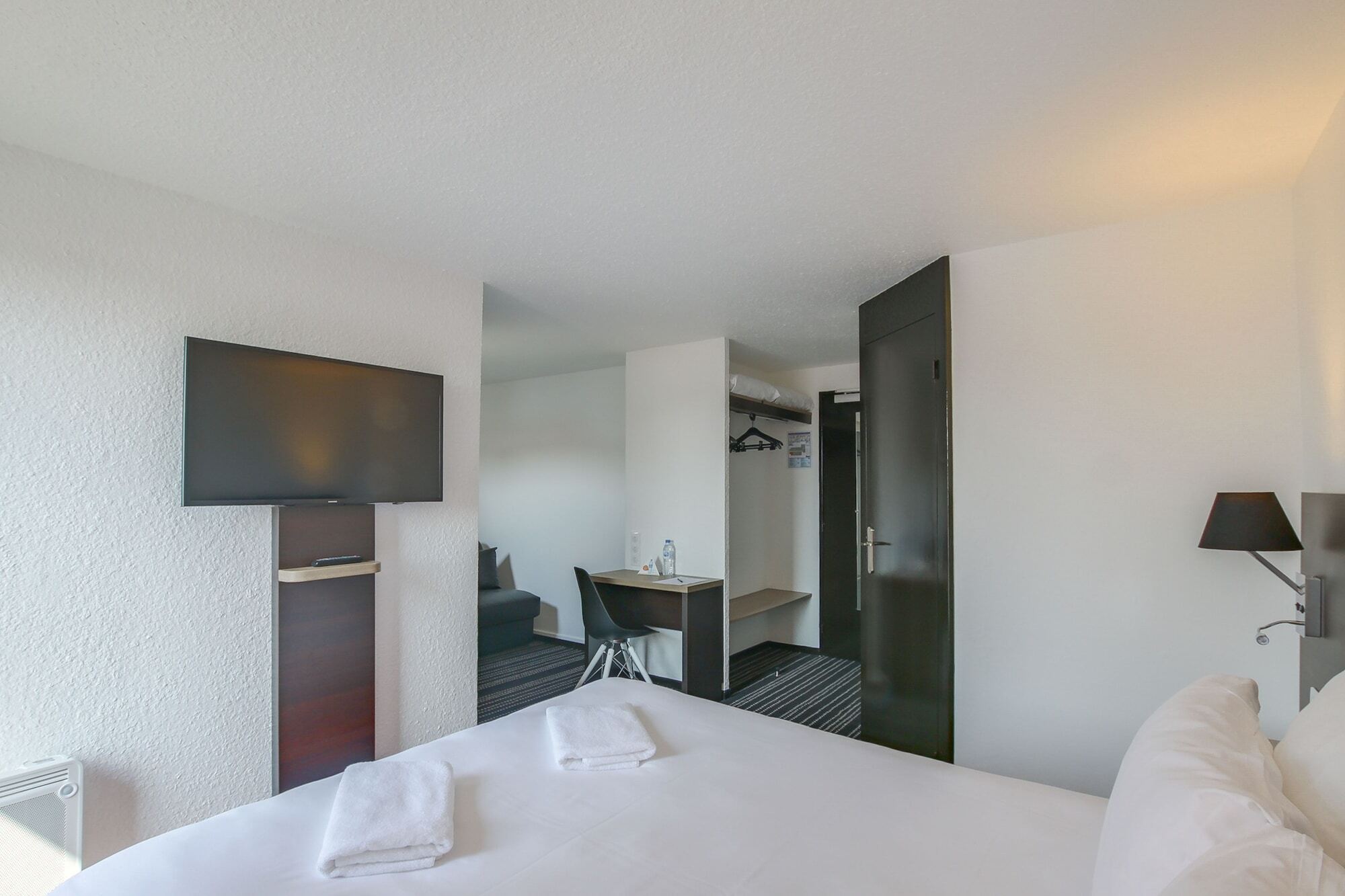 Brit Hotel Reims La Neuvillette Экстерьер фото